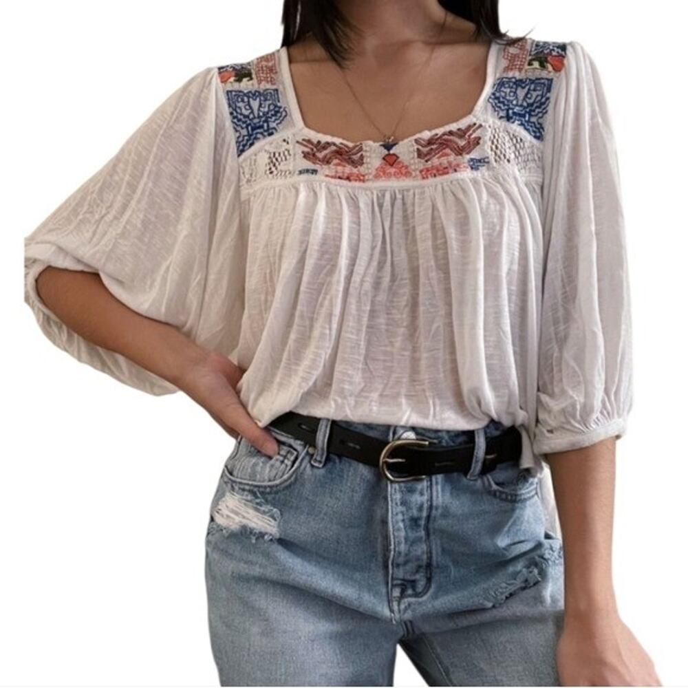 FREE PEOPLE Free Bird Embroidered Hi Lo Peasant Top in Alabaster Size Medium